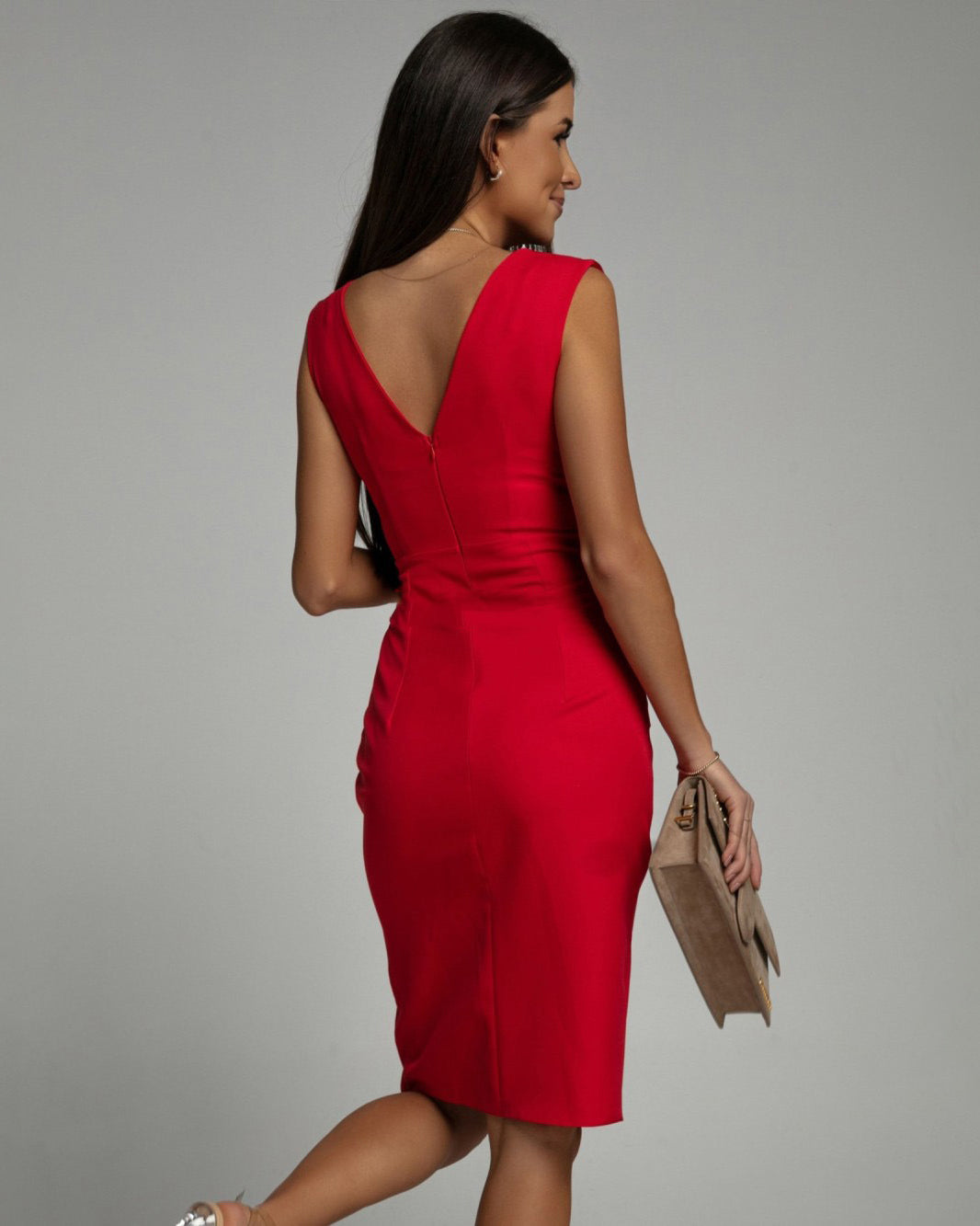 Fresia | Fitted dress with a V-neck and slit