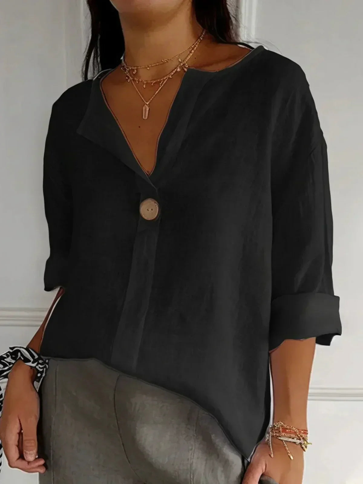 Yvonna – Chic Comfort Blouse