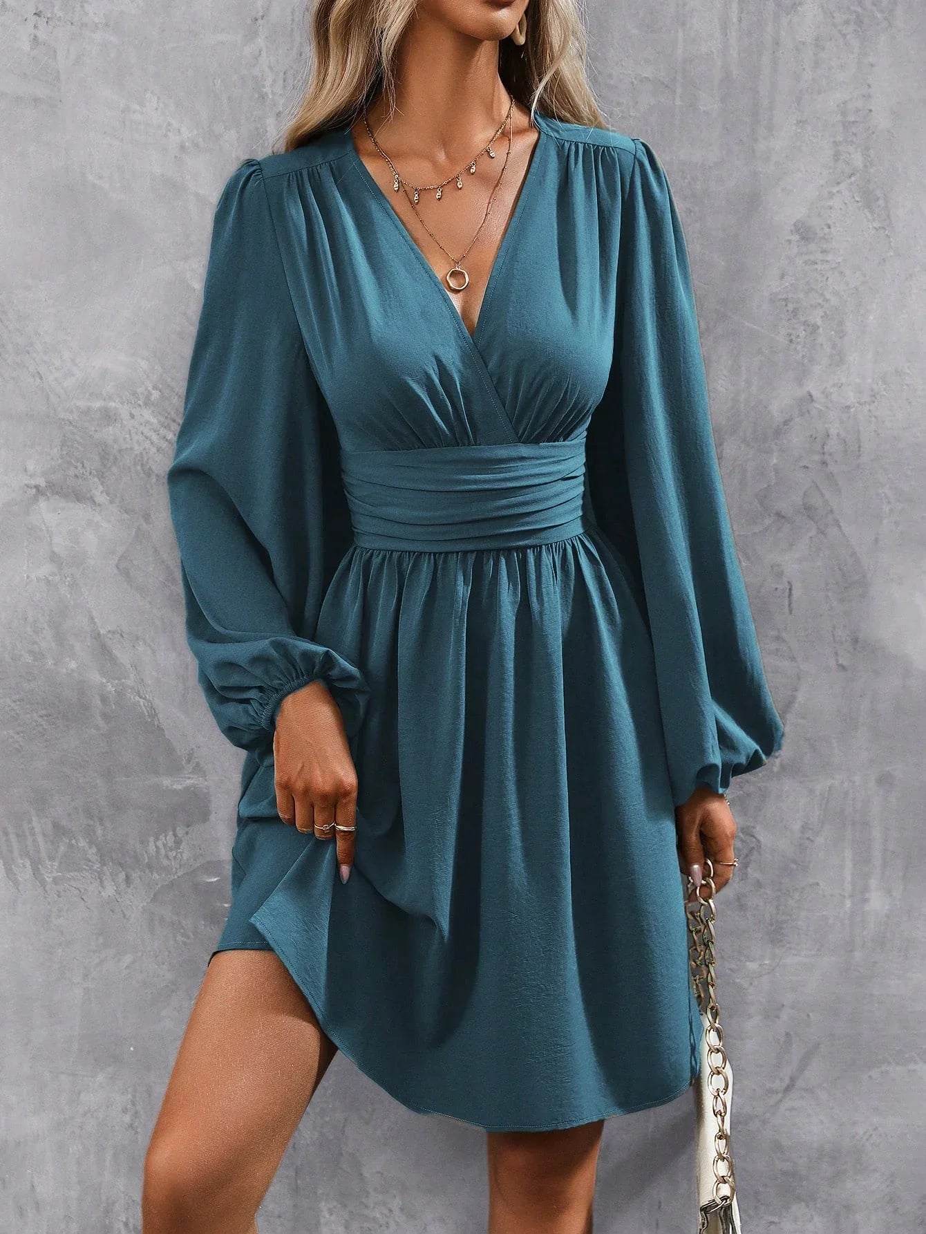 Bella - Elegant Pleated Midi Dress