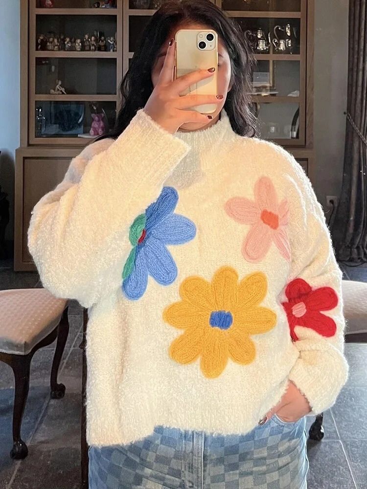 Stella | Sweater with Knitted Flowers