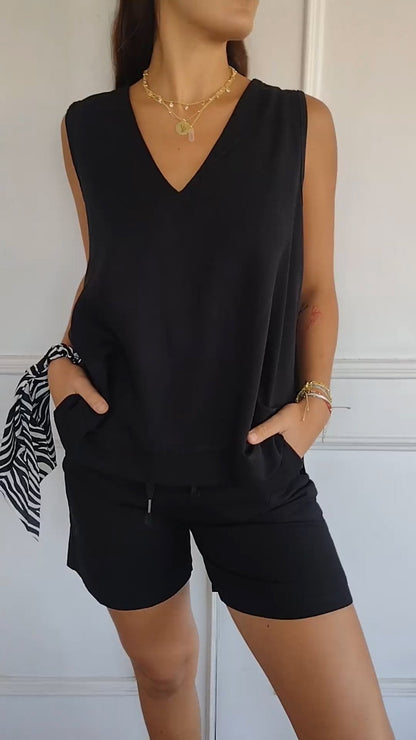 Nellie | Elegant sleeveless top with a V-neck